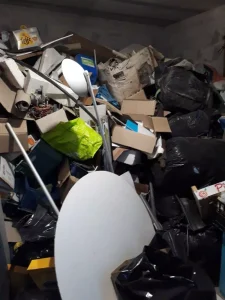 Debarras Marseille - Avant debarras remise 13011