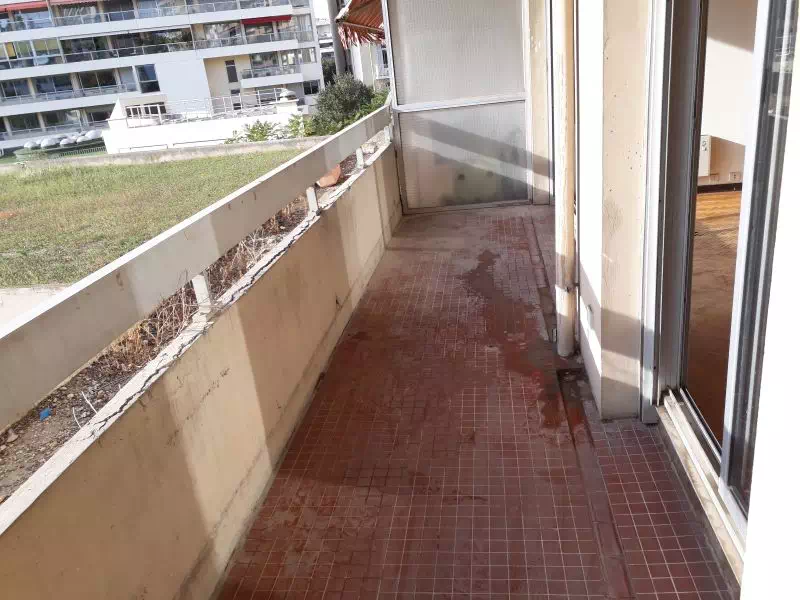 Un logement HLM vidé partie balcon