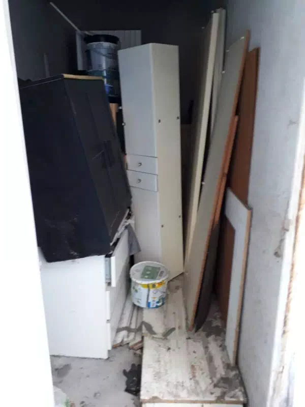 Cave encombrée avant débarras Marseille 2ᵉ