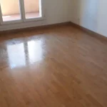 Chambre nettoyée après débarras dans un appartement à Aix-en-Provence