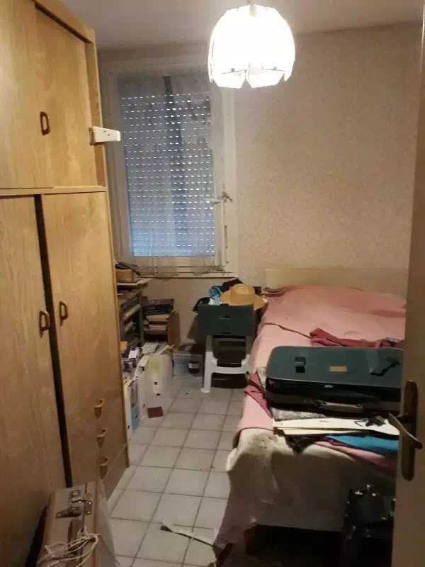 Chambre avant débarras d'un appartement à Martigues
