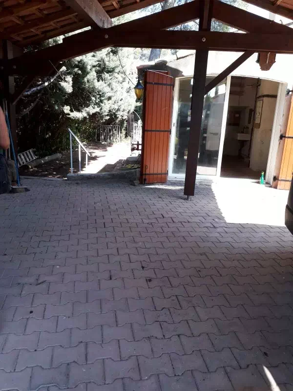 Abri extérieur dégagé après débarras à Bouc-Bel-Air